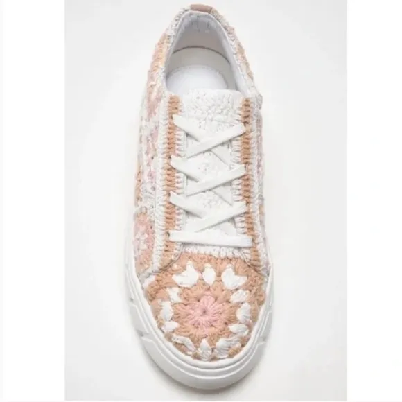 NWT FREE PEOPLE Catch Me If You Can Crochet Sneakers Cream/Pink Size EU39/US…