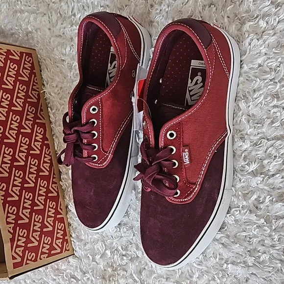 NWT Men's Vans Suede Sneakers