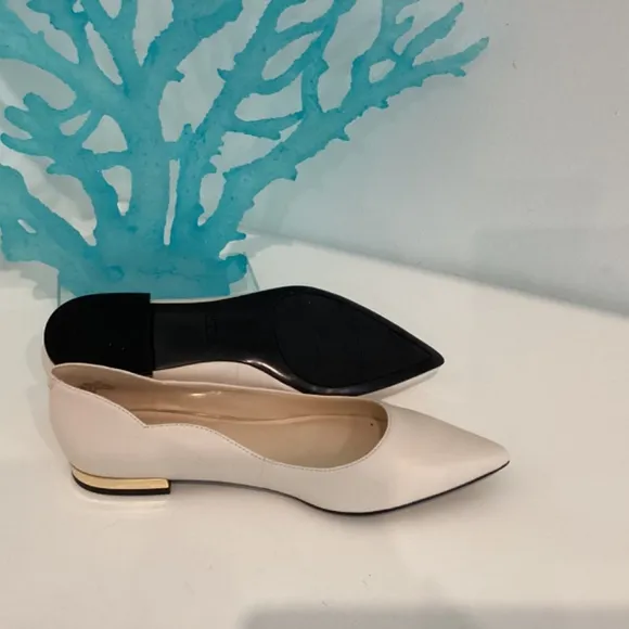 NWT NINE WEST CREAM COLOR FLATS POINTY SHOES SZ 7 M
