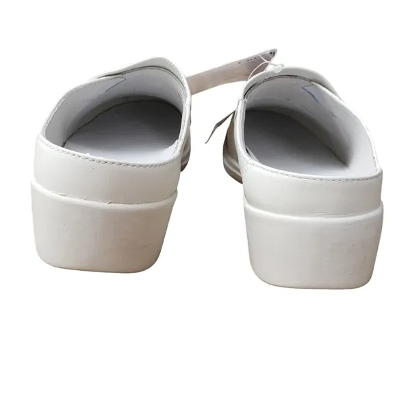 NWT Propèt Cove Walker, Size 7