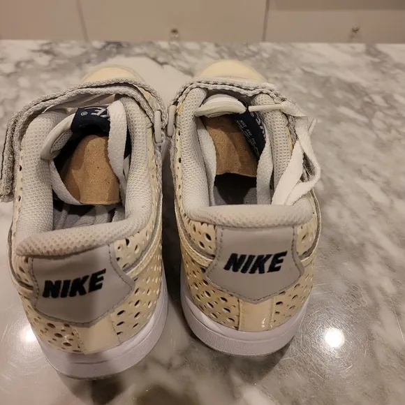 NWT *RARE* Nike Vandal Low Top Sneakers