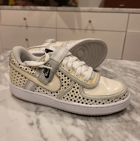 NWT *RARE* Nike Vandal Low Top Sneakers