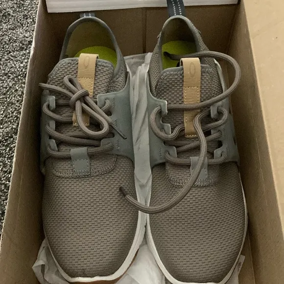 Oakley Gray and Tan Sneakers with Breathable Mesh and Lightweight Sole NIB