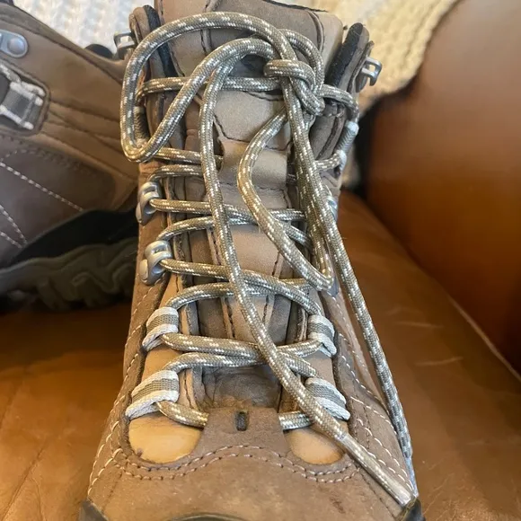 Oboz Hiking boots Size 6.5 EXCELLENT condition like NEW
