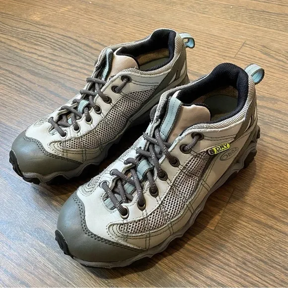 Oboz Sawtooth II Low Waterproof hiking shoes women’s 6 Color: Frost/Sa