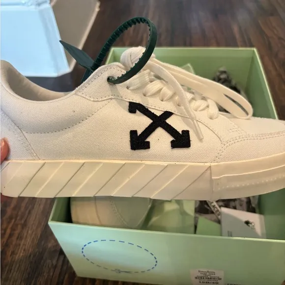Off-White White Sneakers with Black Arrow Design