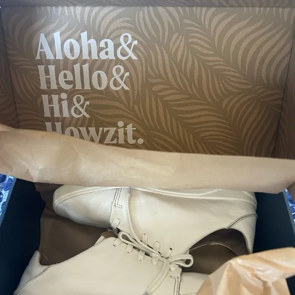 Olukai Wailea Women’s White Leather Spikeless Golf Shoes size 8.5 original box