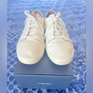 Olukai Wailea Women’s White Leather Spikeless Golf Shoes size 8.5 original box