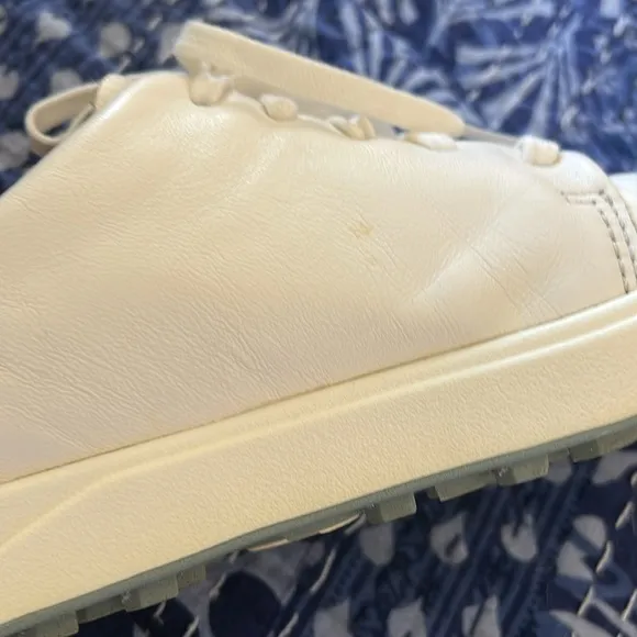 Olukai Wailea Women’s White Leather Spikeless Golf Shoes size 8.5 original box