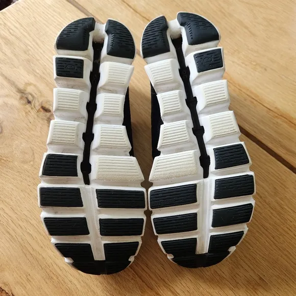 On Cloud 5 Black Womens Sneaker Size 9 Running Walking Shoes Waterproof
