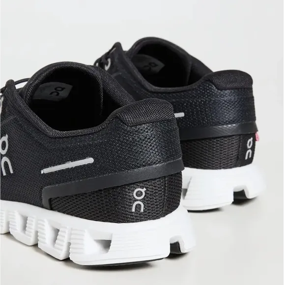 On Cloud 5 Sneakers in Black/white women size 8 gently used
