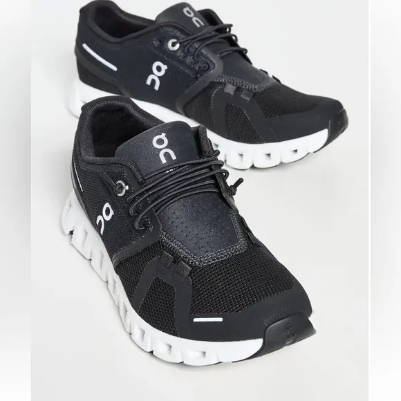 On Cloud 5 Sneakers in Black/white women size 8 gently used