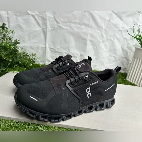 ON CLOUD 5 waterproof all black Running shoes  men size  9 gently used