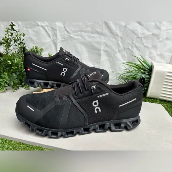 ON CLOUD 5 waterproof all black Running shoes  men size  9 gently used