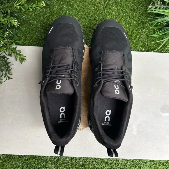ON CLOUD 5 waterproof all black Running shoes  men size  9 gently used