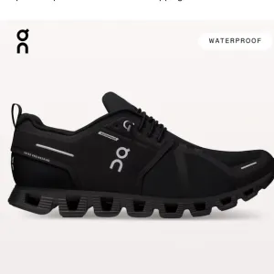 ON CLOUD 5 waterproof all black Running shoes  men size  9 gently used