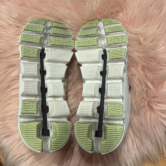On Cloud Woman’s Sneakers