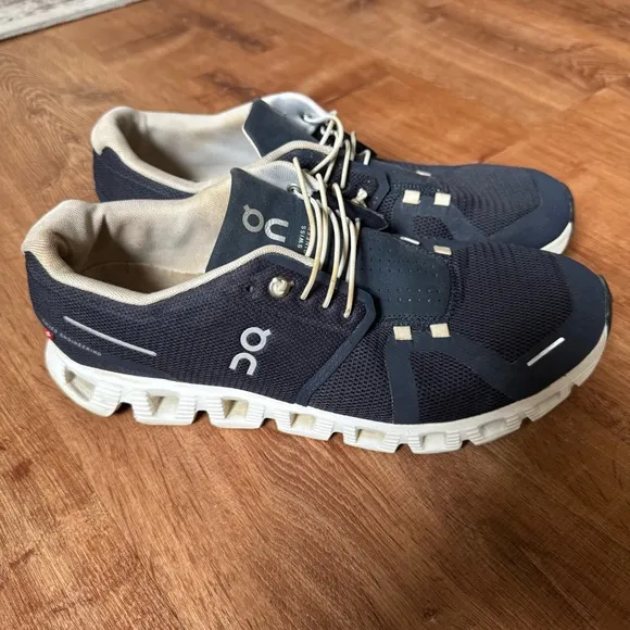 On Running Men's Navy Athletic shoes on Cloud 5 Sneakers
