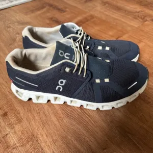 On Running Men's Navy Athletic shoes on Cloud 5 Sneakers