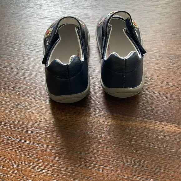 Pediped toddler soft sole shoes size 5.5
