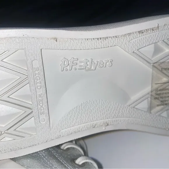 🤍🩶PF Flyers Metallic Silver 🤍🩶Special  Edition Sneakers unisex men’s 8