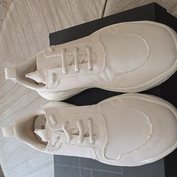 Phileo Raw-Edge Trim Sneakers