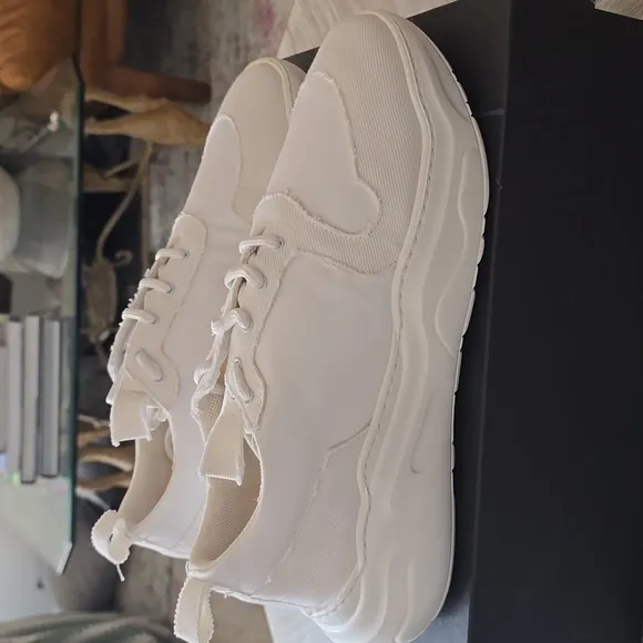 Phileo Raw-Edge Trim Sneakers