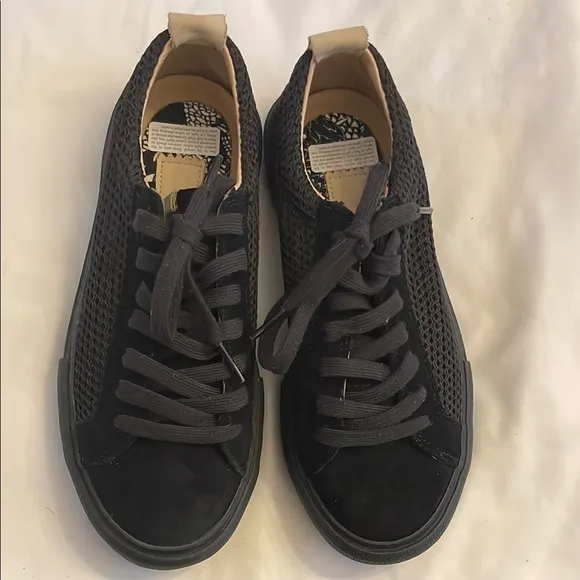 POINTER BLACK SNEAKERS.   LOW CUT, VULCANIZE SOLE.  NEW IN BOX