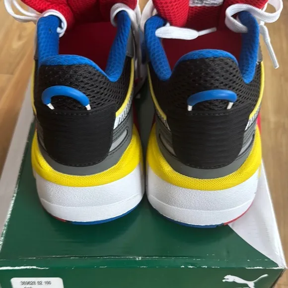 Puma Red and Blue Sneakers Athletic Design (Like New)