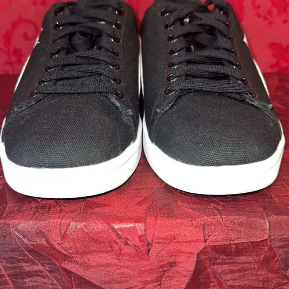 Puma Soft Foam NWOT Men’s Shoes Black and White Canvas Size 8.5