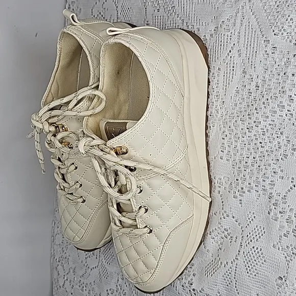 Rachel Zoe XOXO Michaela LIMITED EDITION cream quilted walking shoes sz 8.5