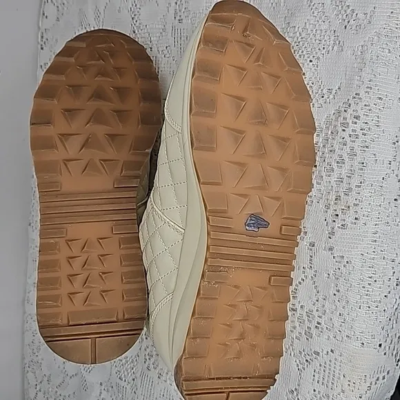 Rachel Zoe XOXO Michaela LIMITED EDITION cream quilted walking shoes sz 8.5