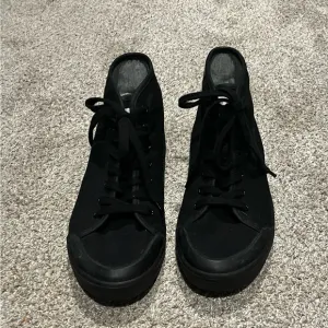 Rag &amp; Bone Mid high Canvas Sneakers.