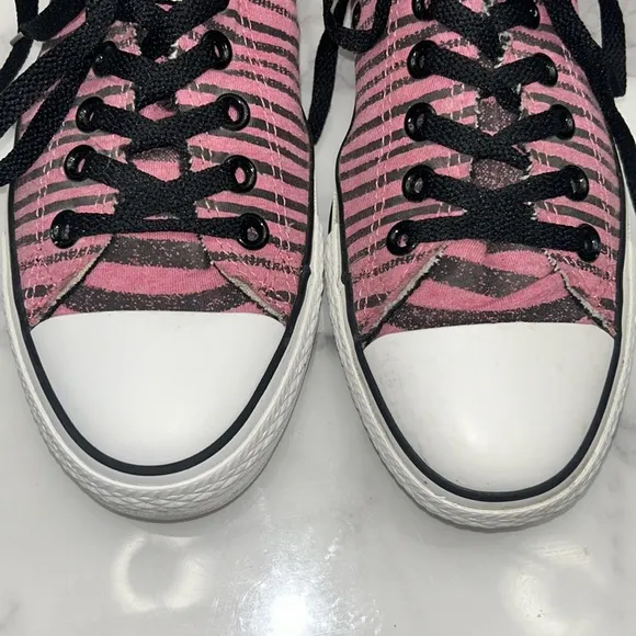 RARE! Vintage Converse Frayed Black Pink Canvas Low Top Sneakers Men 9 Women 11