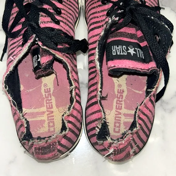 RARE! Vintage Converse Frayed Black Pink Canvas Low Top Sneakers Men 9 Women 11