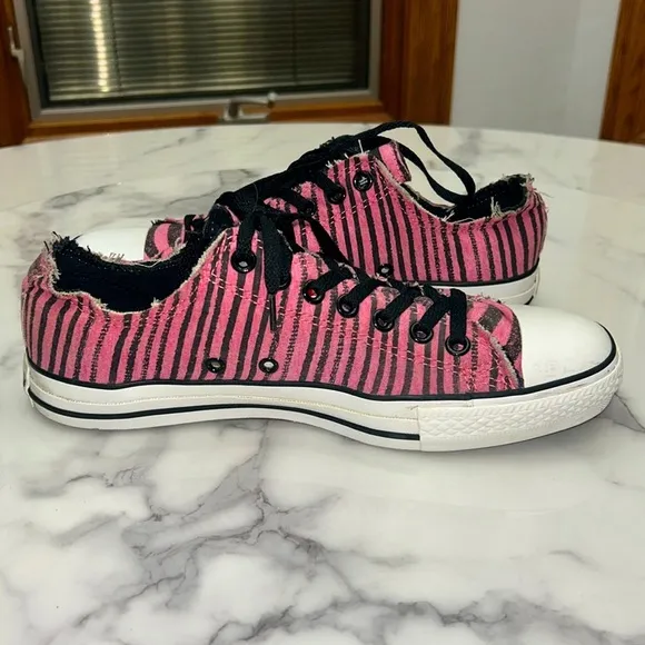 RARE! Vintage Converse Frayed Black Pink Canvas Low Top Sneakers Men 9 Women 11