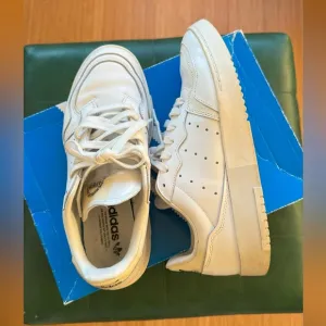 Real leather sneakers Adidas, white, size us 8,5, uk 7