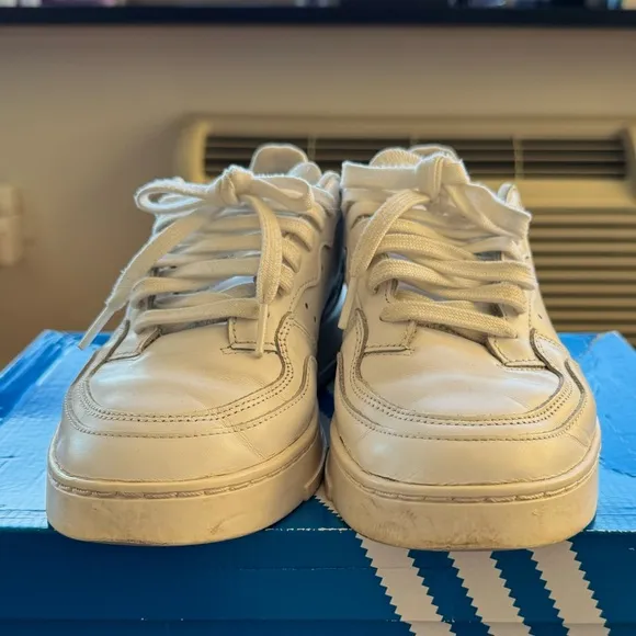Real leather sneakers Adidas, white, size us 8,5, uk 7