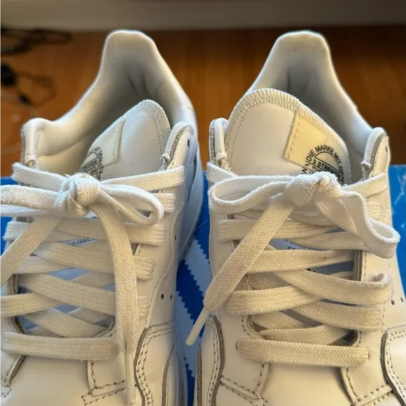 Real leather sneakers Adidas, white, size us 8,5, uk 7