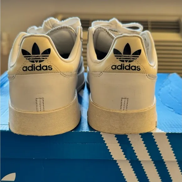 Real leather sneakers Adidas, white, size us 8,5, uk 7