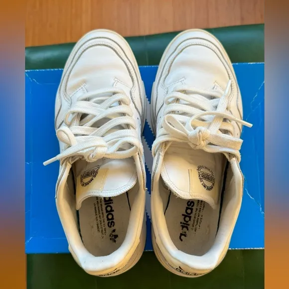 Real leather sneakers Adidas, white, size us 8,5, uk 7