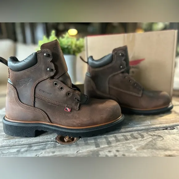 Red Wing DynaForce 415 6-inch men's leather waterproof boots size 11D.