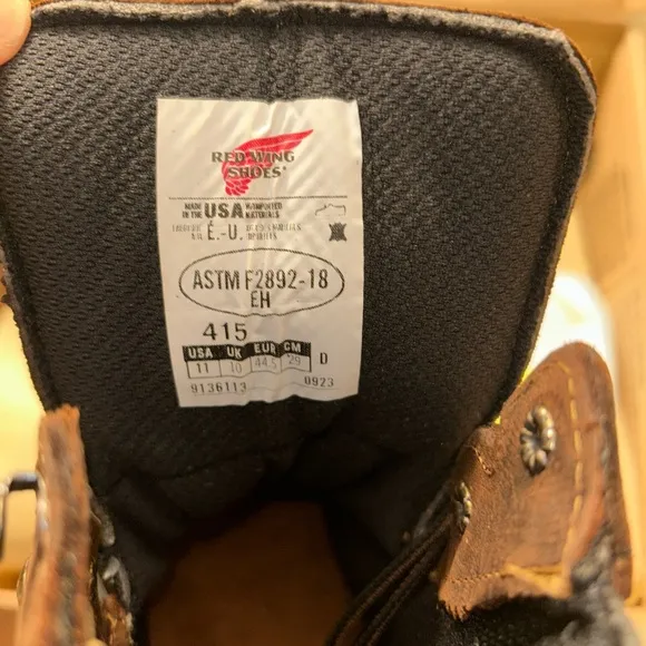 Red Wing DynaForce 415 6-inch men's leather waterproof boots size 11D.