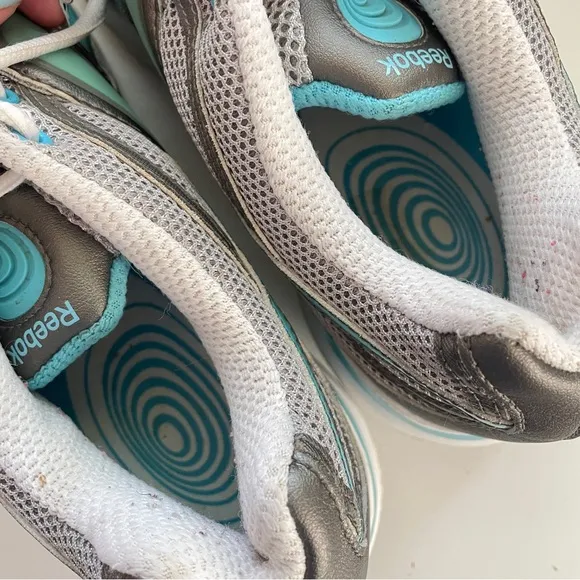 Reebok Women's Easytone Walking Shoes Balance Ball Outsole White/Silver/Blue 9