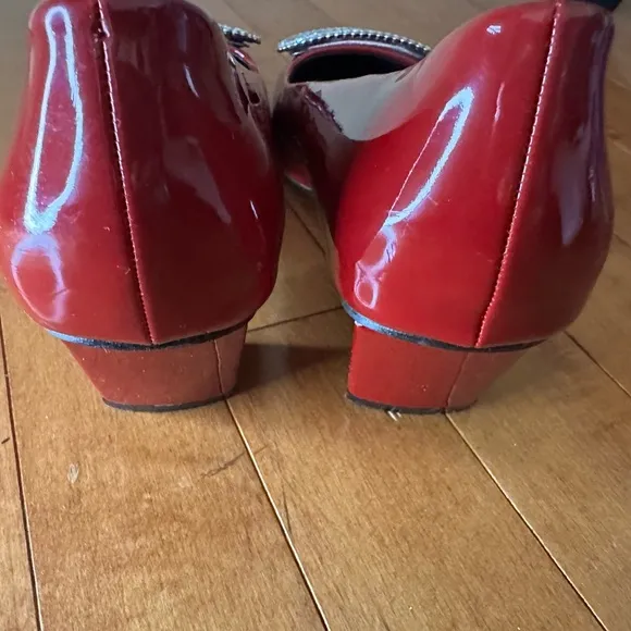 Roger Vivier Red Flats with Crystal Buckle Size US 7