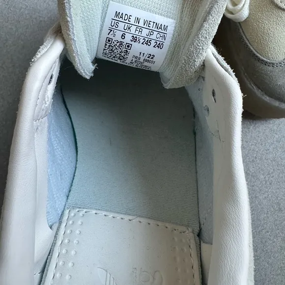 Ronnie Fieg x Clarks x 8th Street Samba 'Chalk White'