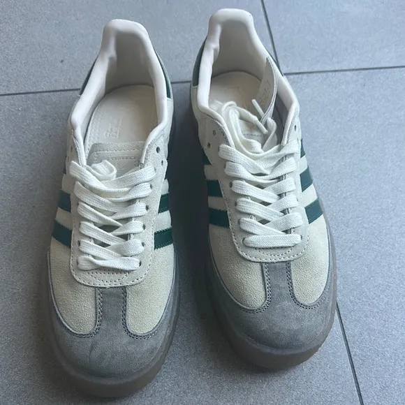 Ronnie Fieg x Clarks x 8th Street Samba 'Chalk White'