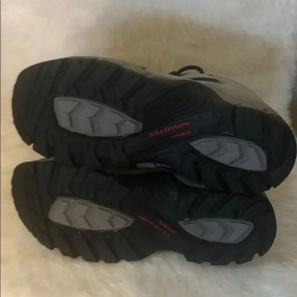 Salomon hiking boots 6.5 (1494)