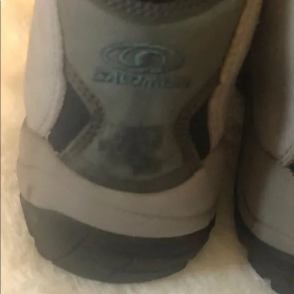 Salomon hiking boots 6.5 (1494)