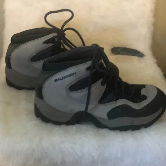 Salomon hiking boots 6.5 (1494)